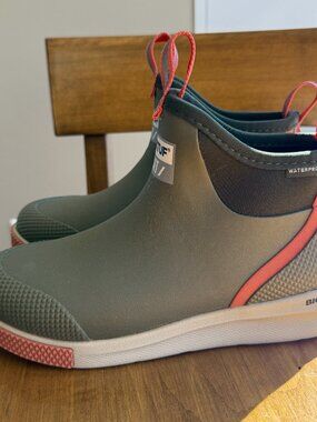 Xtratuf Women’s 6" ADB Sport Ankle Deck Boots - Olive - Size 9